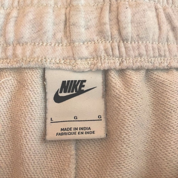Women’s Nike “Fleece Joggers” in light grey, size large. - Picture 4 of 4